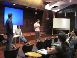 Nico y Joel en la sesión Emprende de tú a tú