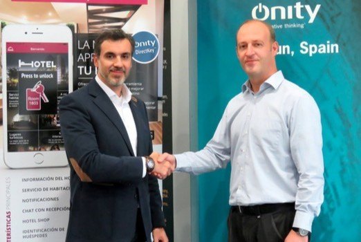 La alianza entre HotelVip y Onity abre las puertas de los hoteles desde el móvil